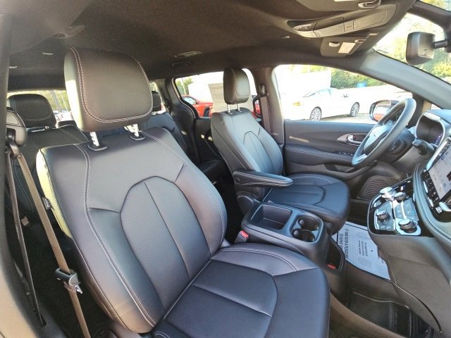 New 2026 Chrysler Pacifica Select image 36