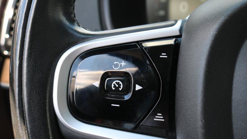 Used 2018 Volvo XC90 T5 Momentum w/ Convenience Package FWD image 9
