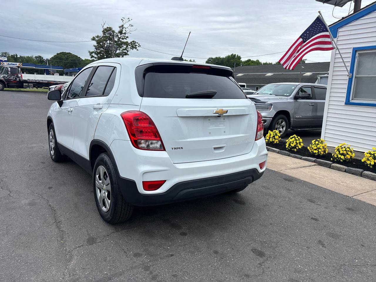 Used 2017 Chevrolet Trax LS FWD image 4