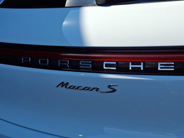 Certified 2022 Porsche Macan S AWD/4WD image 32