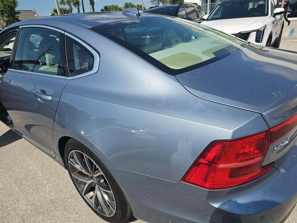 Used 2018 Volvo S90 T5 Momentum w/ Convenience Package AWD/4WD image 3