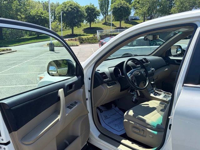 Used 2012 Toyota Highlander 4WD w/ Tech Pkg image 14
