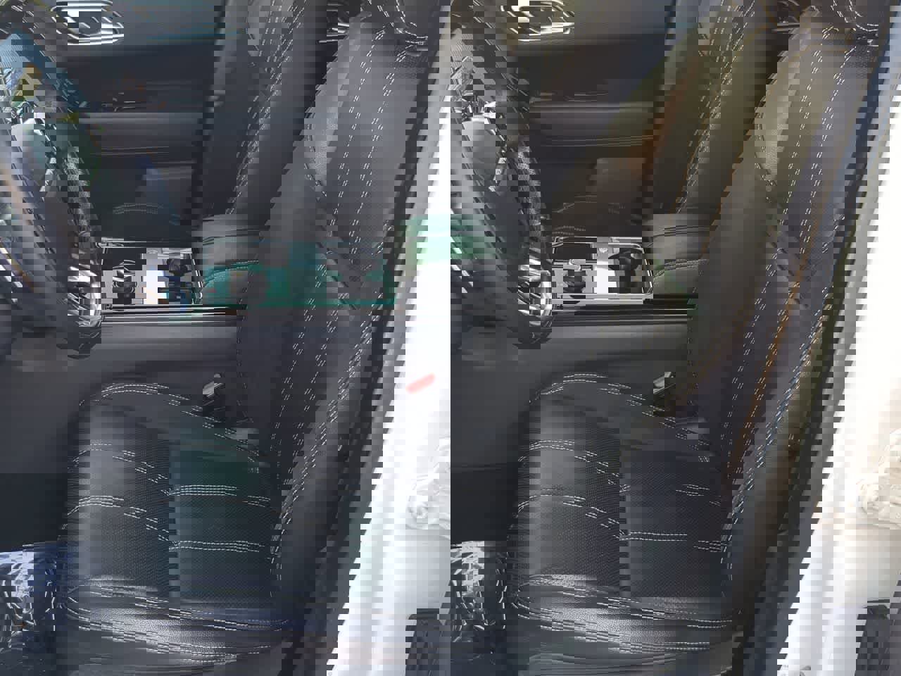 Used 2020 Land Rover Range Rover Velar R-Dynamic S image 17