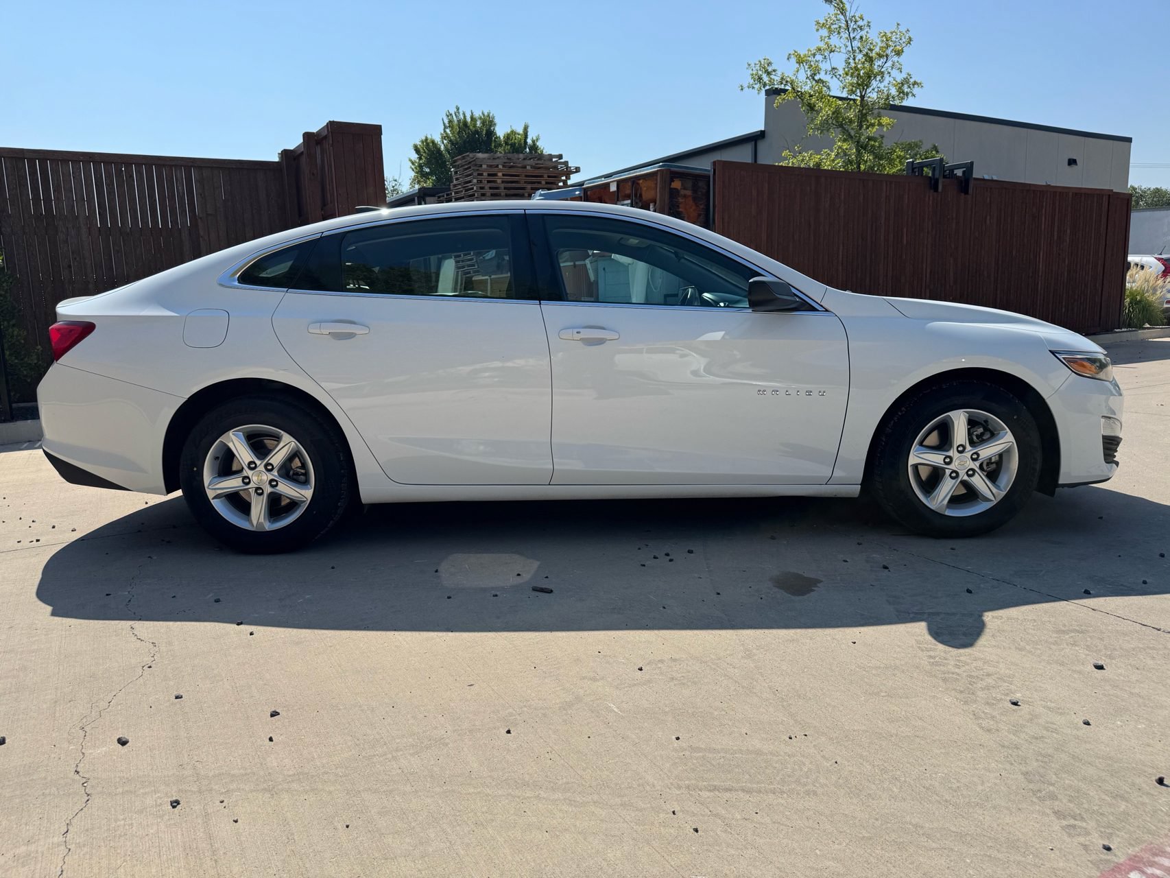 Used 2020 Chevrolet Malibu LS FWD image 2