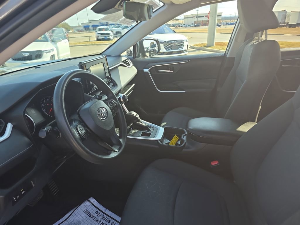 Used 2021 Toyota RAV4 XLE image 6