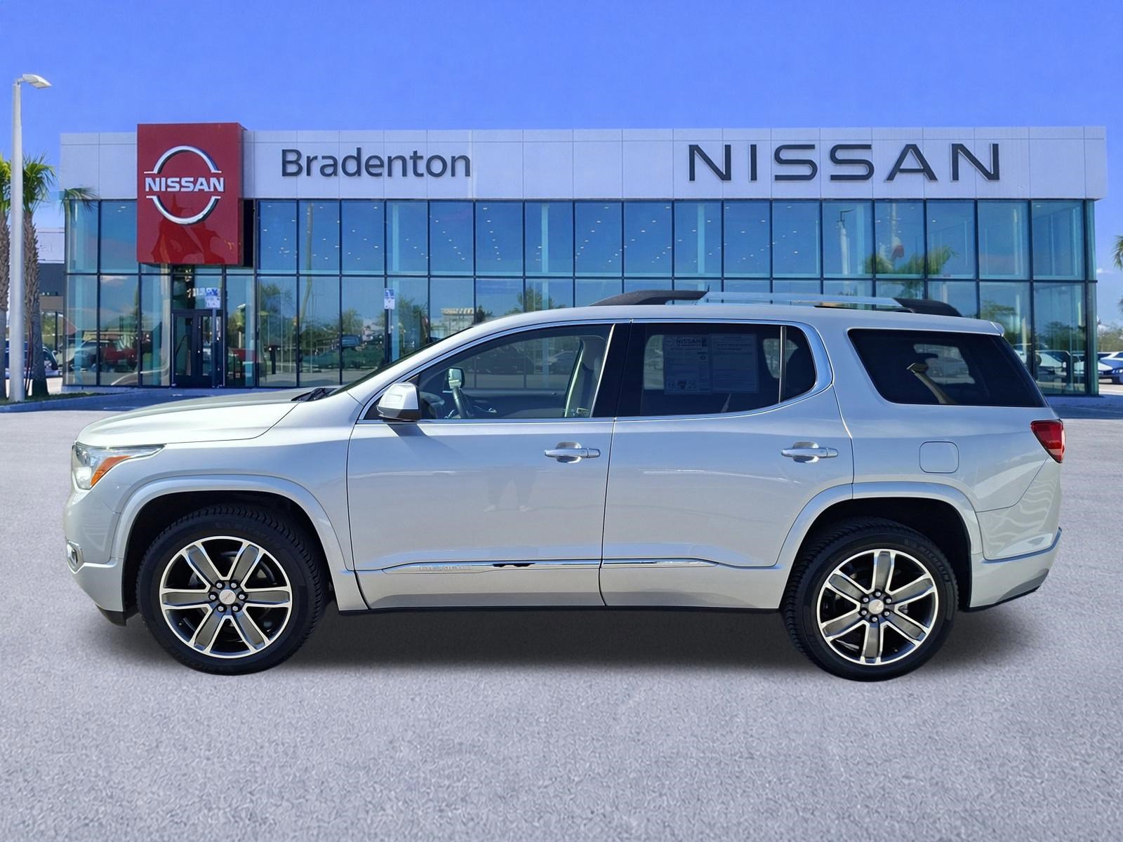 Used 2019 GMC Acadia Denali w/ Technology Package FWD image 8