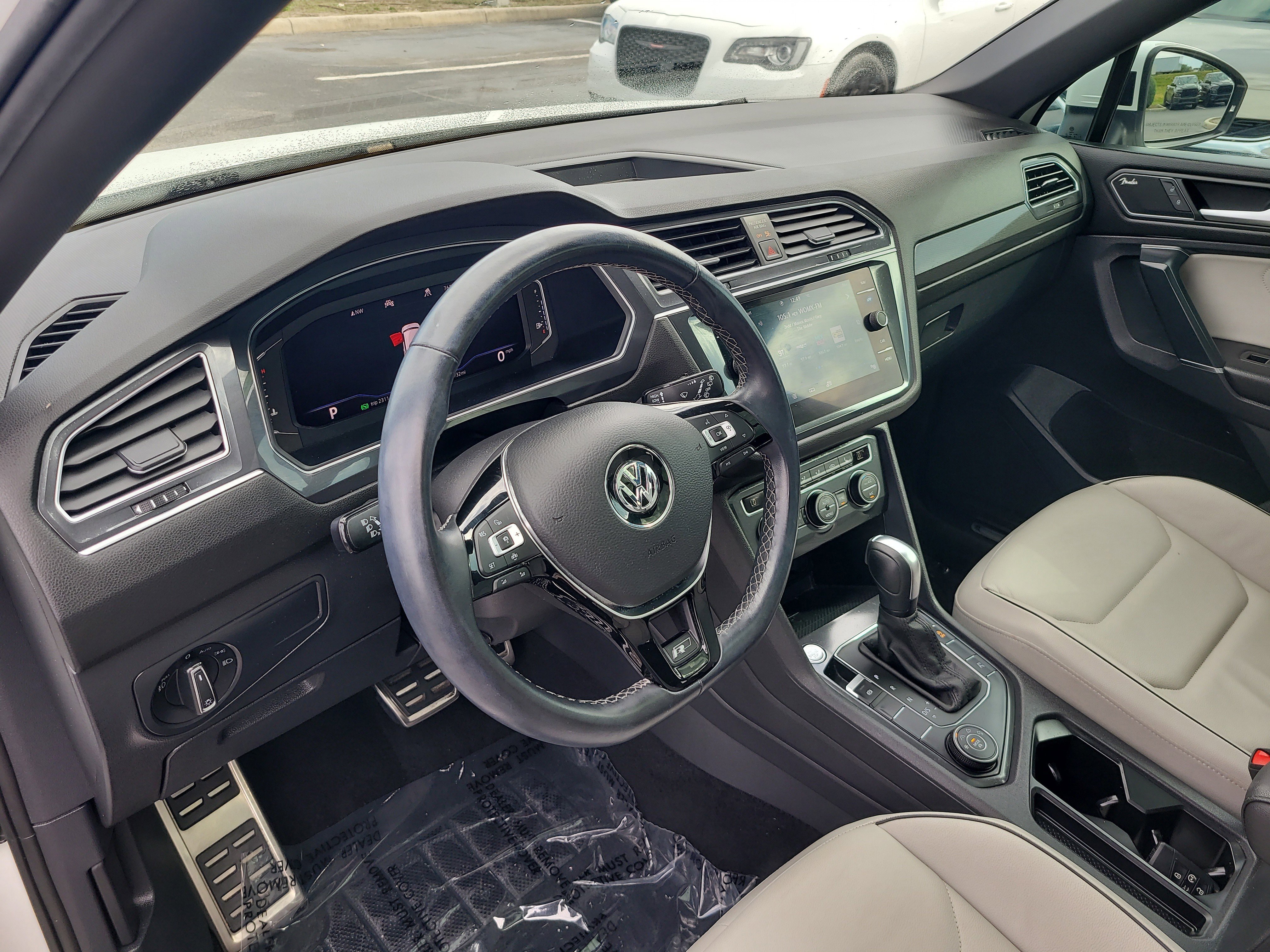 Used 2020 Volkswagen Tiguan SEL Premium R-Line w/ 3rd Row Seat Package AWD/4WD image 20