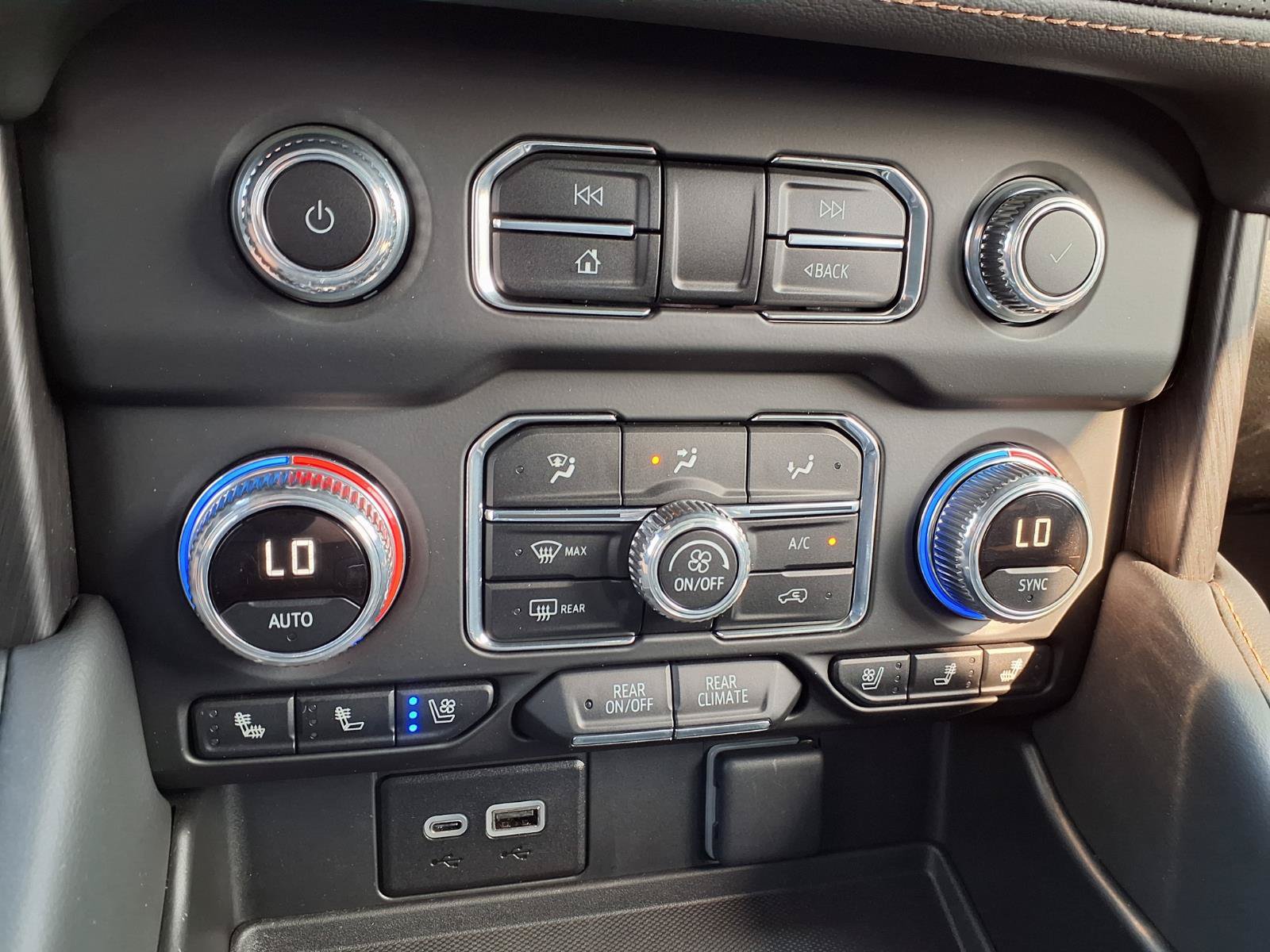 Used 2024 GMC Yukon XL AT4 AWD/4WD image 8
