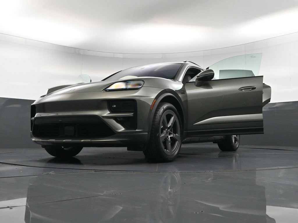 Certified 2025 Porsche Macan Turbo Electric AWD/4WD image 41