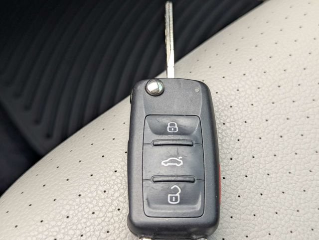 Used 2018 Volkswagen Passat 2.0T R-Line FWD image 26