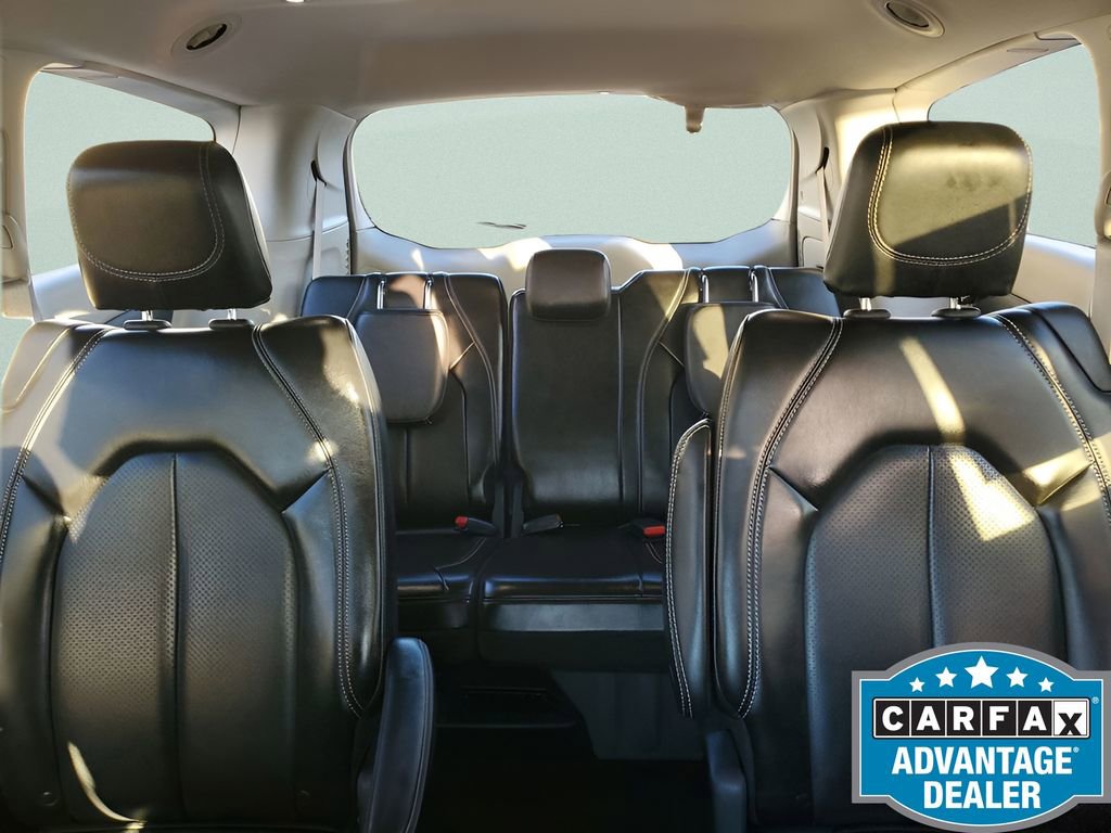 Used 2023 Chrysler Pacifica Touring-L image 16