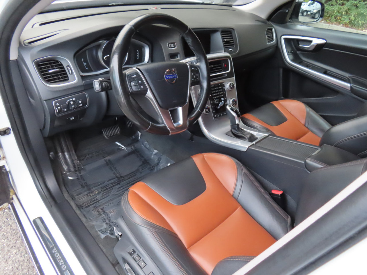 Used 2018 Volvo V60 T5 Cross Country w/ Convenience Package image 5