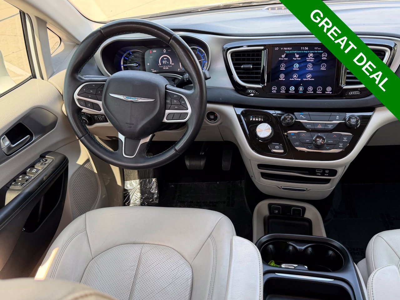 Used 2018 Chrysler Pacifica Touring-L FWD image 17