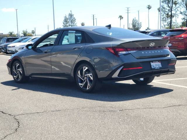Used 2025 Hyundai Elantra Sport image 3