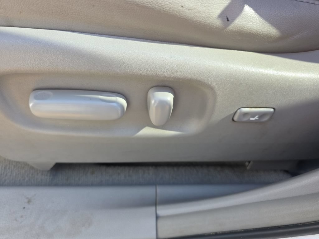 Used 2010 Toyota Highlander SE AWD/4WD image 17