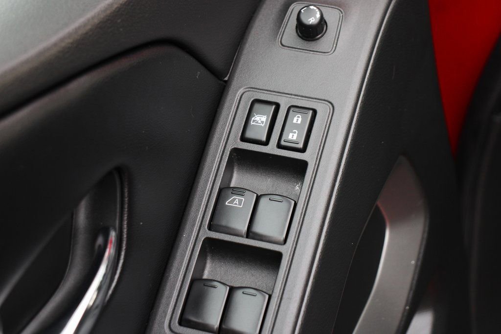 Used 2025 Nissan Frontier SV image 15