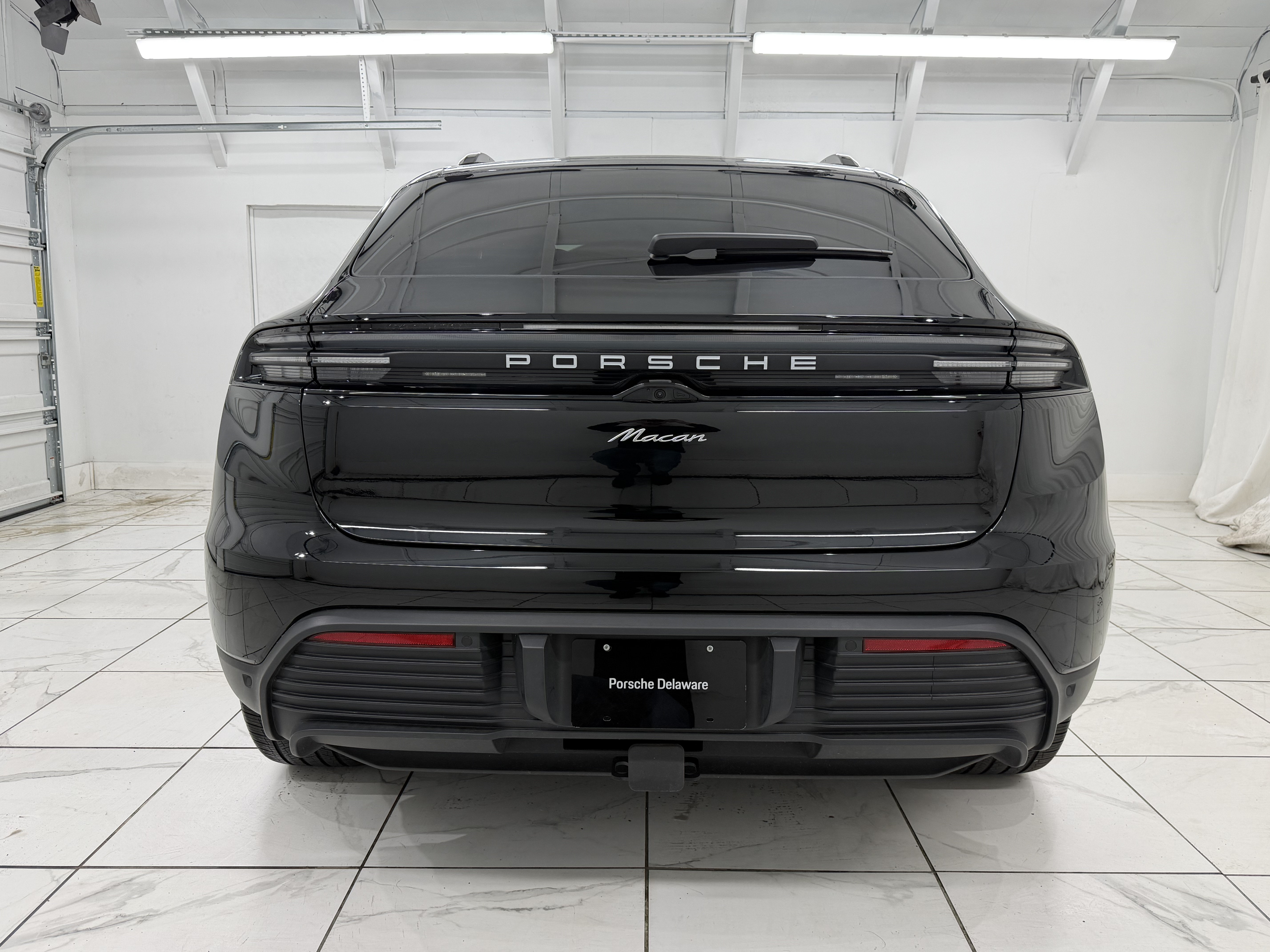Certified 2025 Porsche Macan Electric RWD image 13