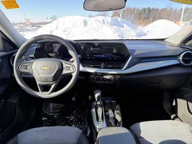 Used 2025 Chevrolet Trax LT FWD image 14