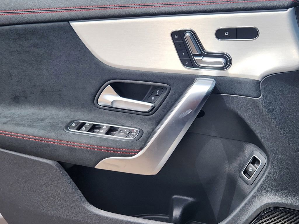 New 2025 Mercedes-Benz CLA 250 4MATIC image 7