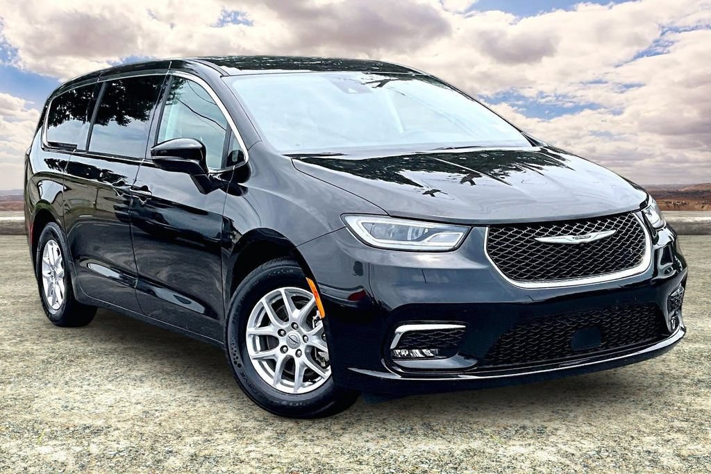 Used 2024 Chrysler Pacifica Touring-L