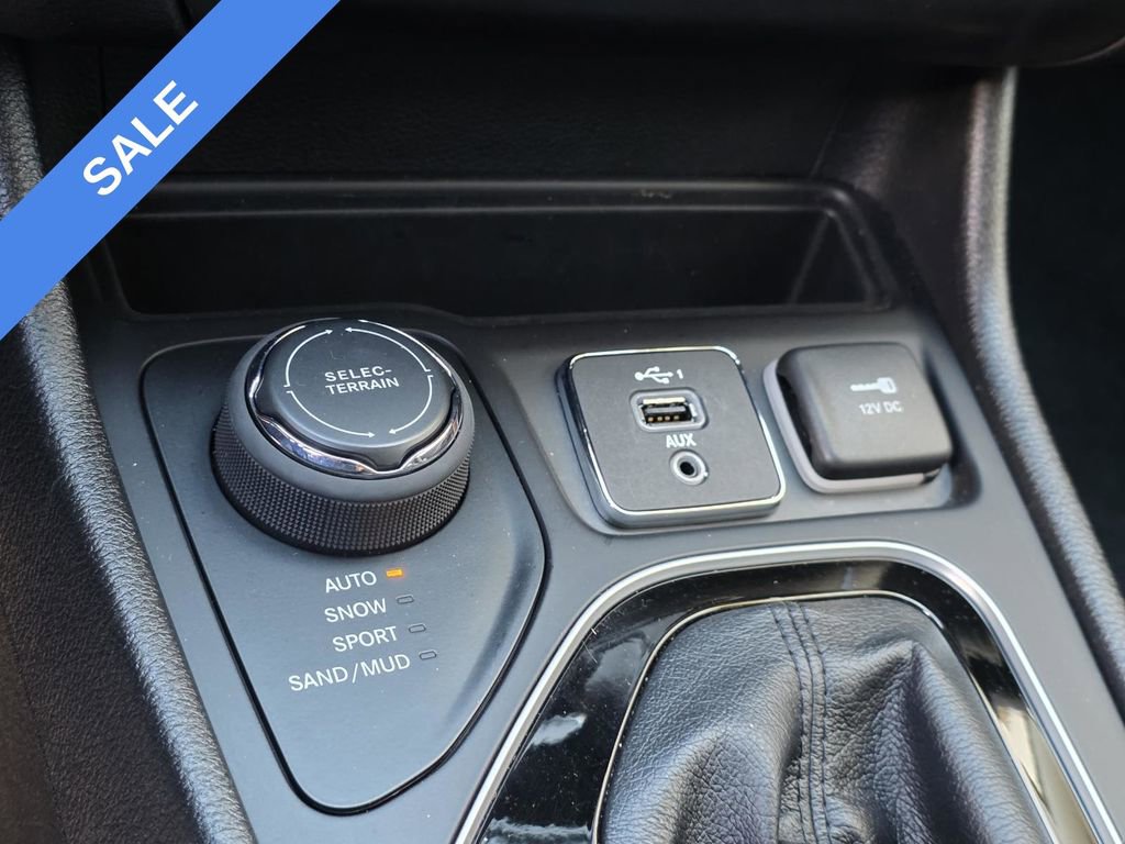 Used 2021 Jeep Cherokee Latitude Plus image 23