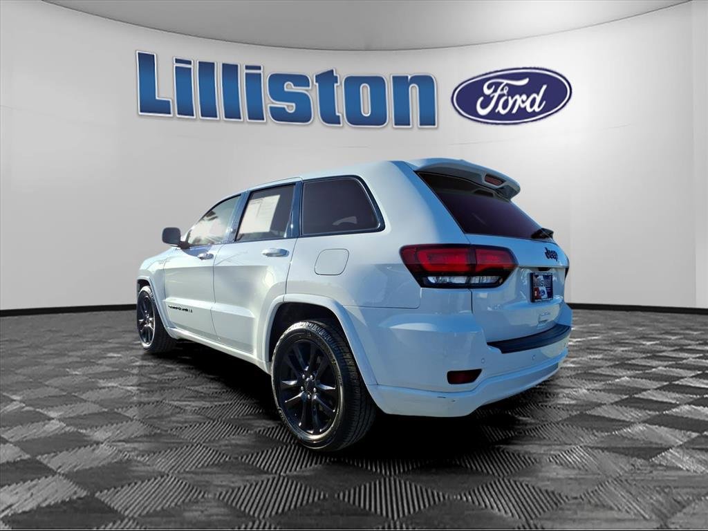 Used 2019 Jeep Grand Cherokee Altitude image 4