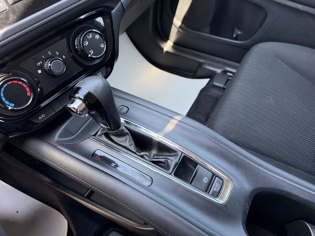 Used 2016 Honda HR-V LX image 23