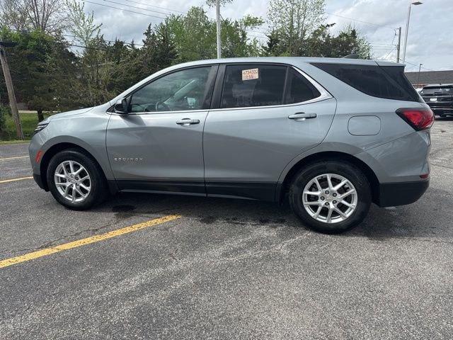 Used 2024 Chevrolet Equinox LT FWD image 2