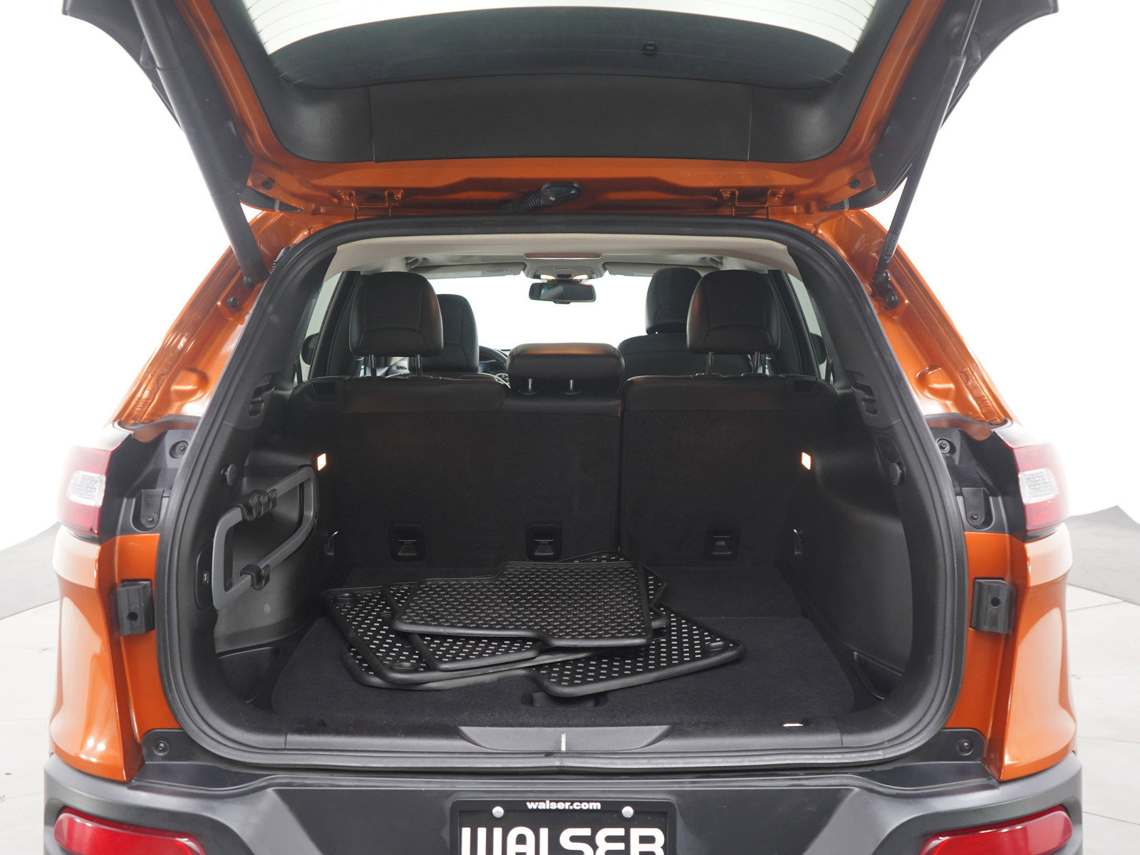 Used 2016 Jeep Cherokee Trailhawk w/ Comfort/Convenience Group image 16