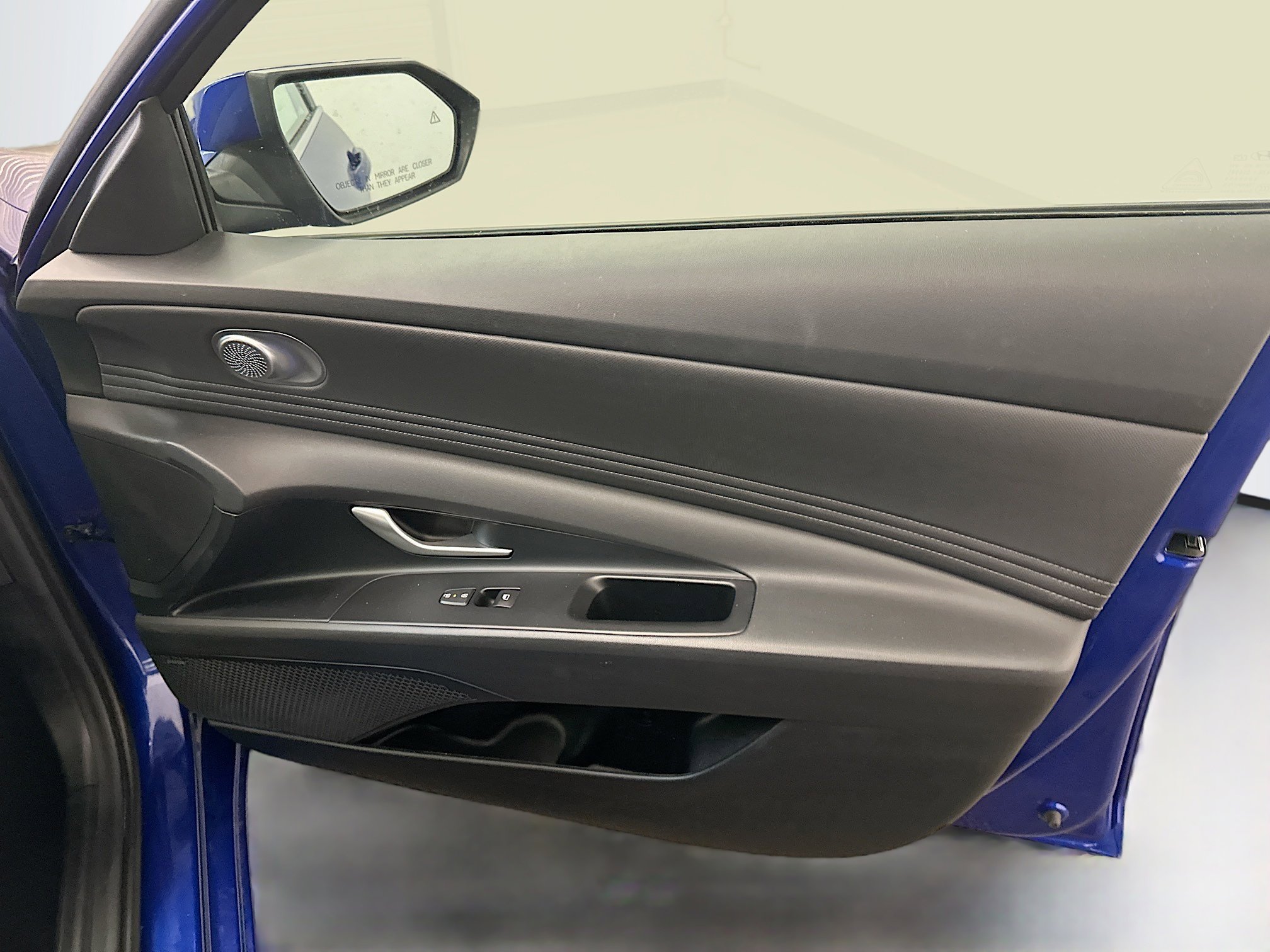 Used 2025 Hyundai Elantra Limited image 34