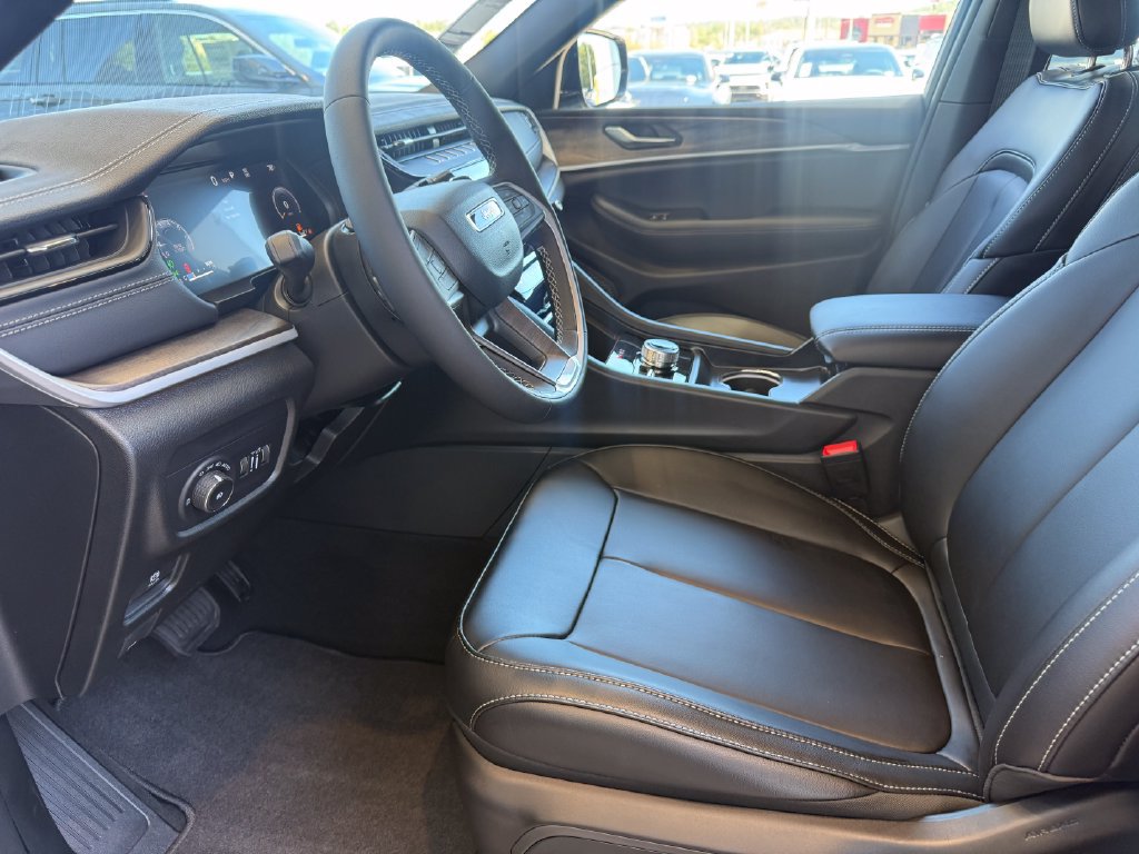 New 2027 Jeep Grand Cherokee Limited AWD/4WD image 4