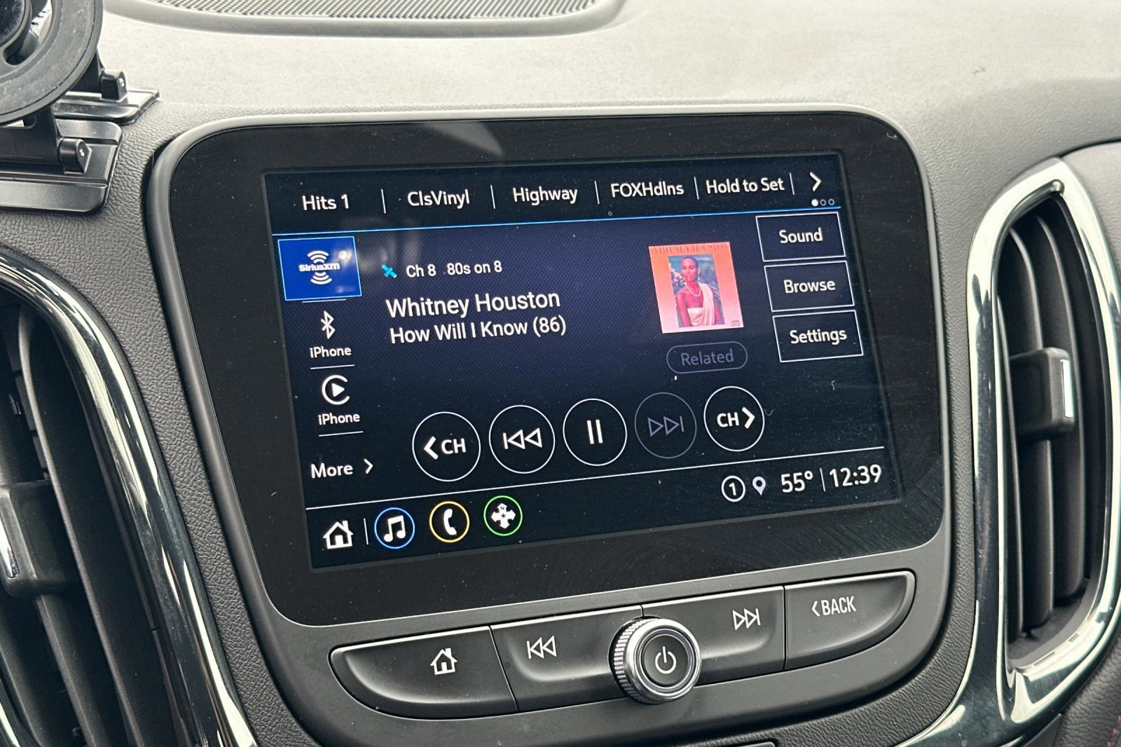 Used 2024 Chevrolet Equinox RS w/ RS Leather Package image 18