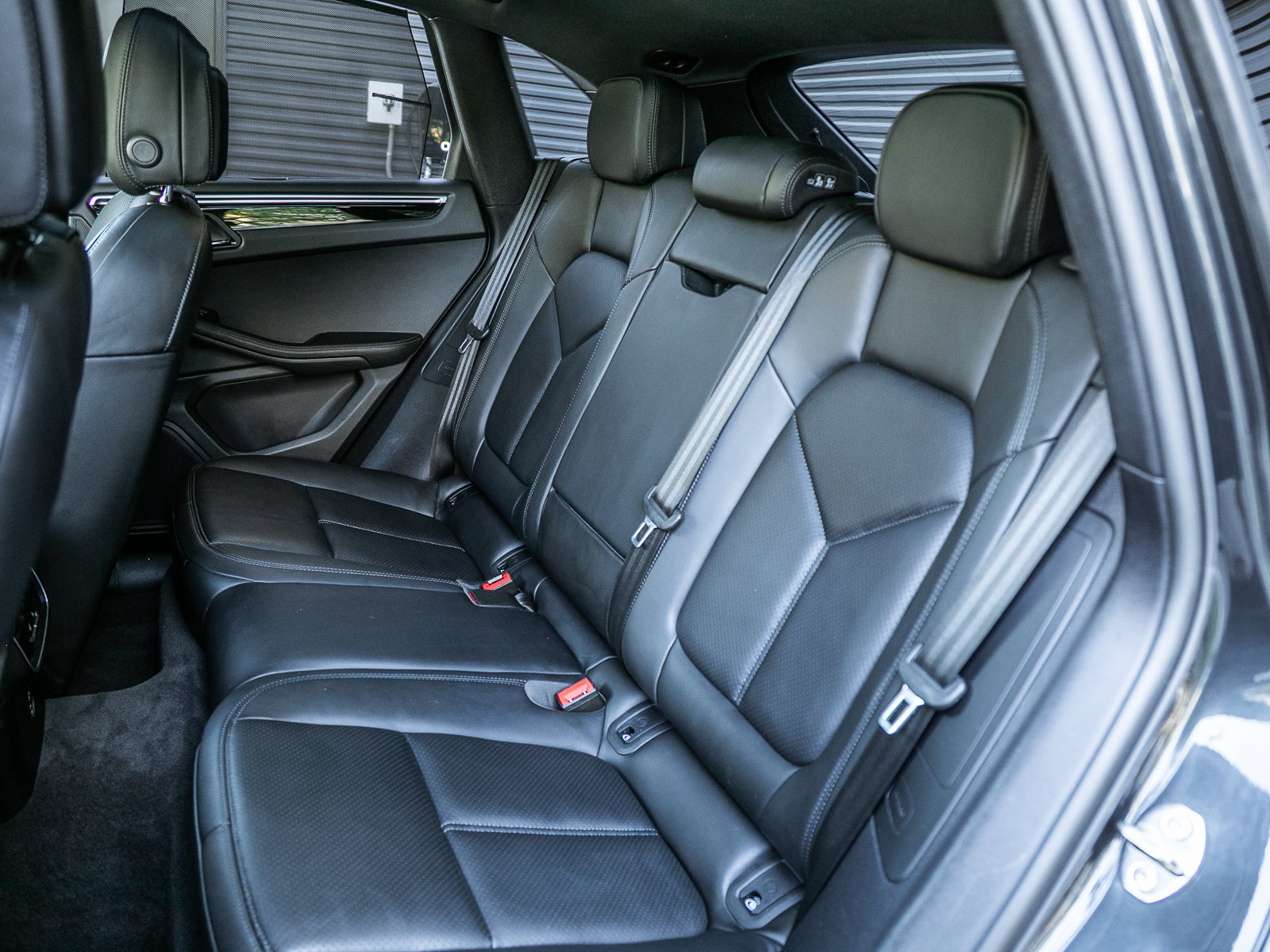 Certified 2023 Porsche Macan AWD/4WD image 14