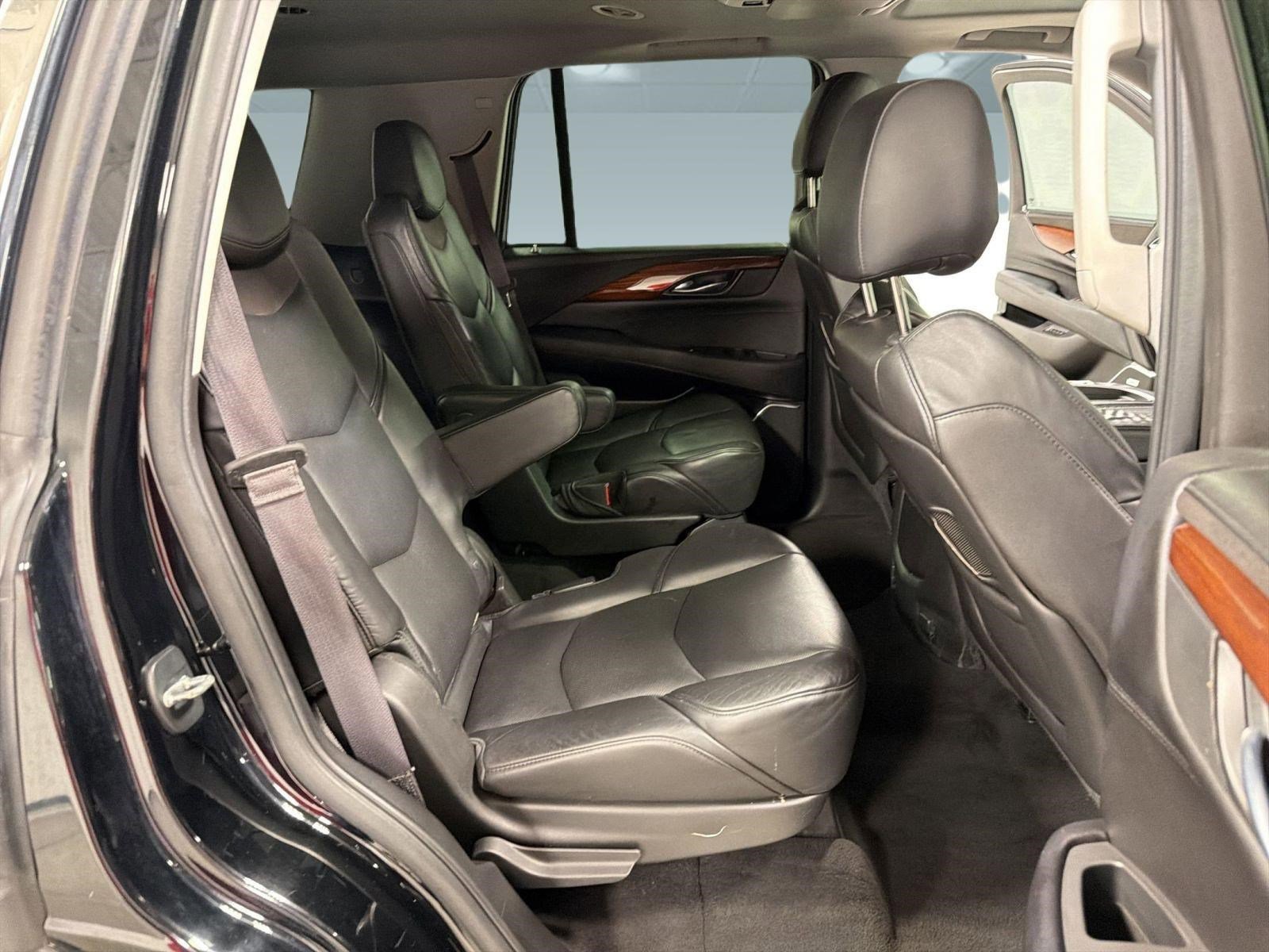 Used 2015 Cadillac Escalade Luxury image 30