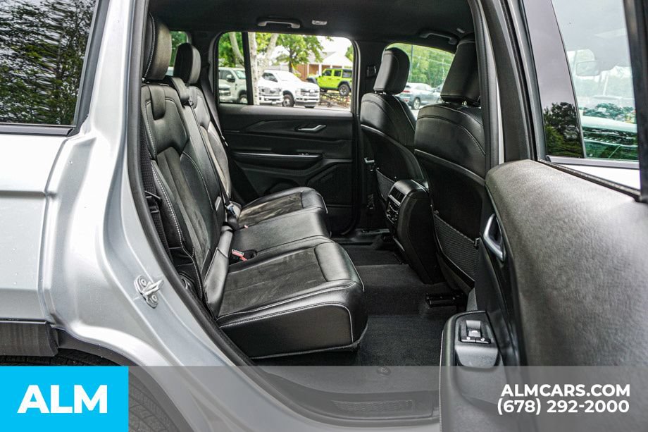 Used 2025 Jeep Grand Cherokee Altitude AWD/4WD image 21