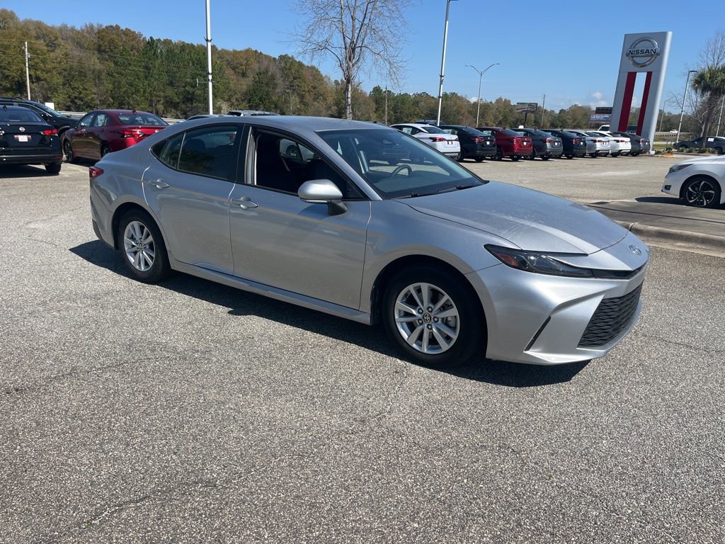 Used 2025 Toyota Camry LE image 1