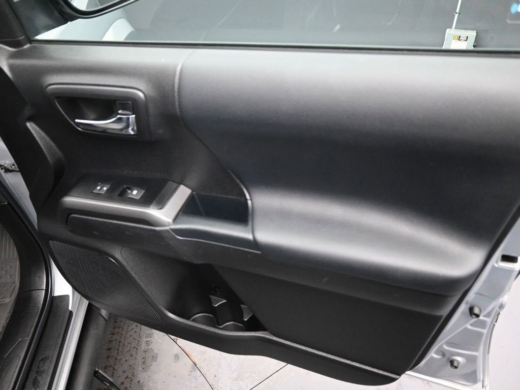 Used 2023 Toyota Tacoma TRD Sport image 32