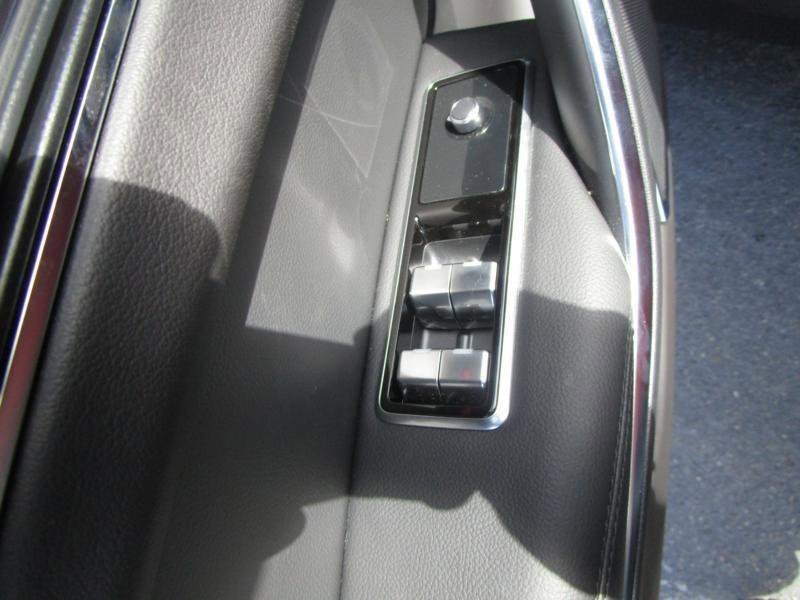 Used 2022 Jaguar F-PACE S image 8