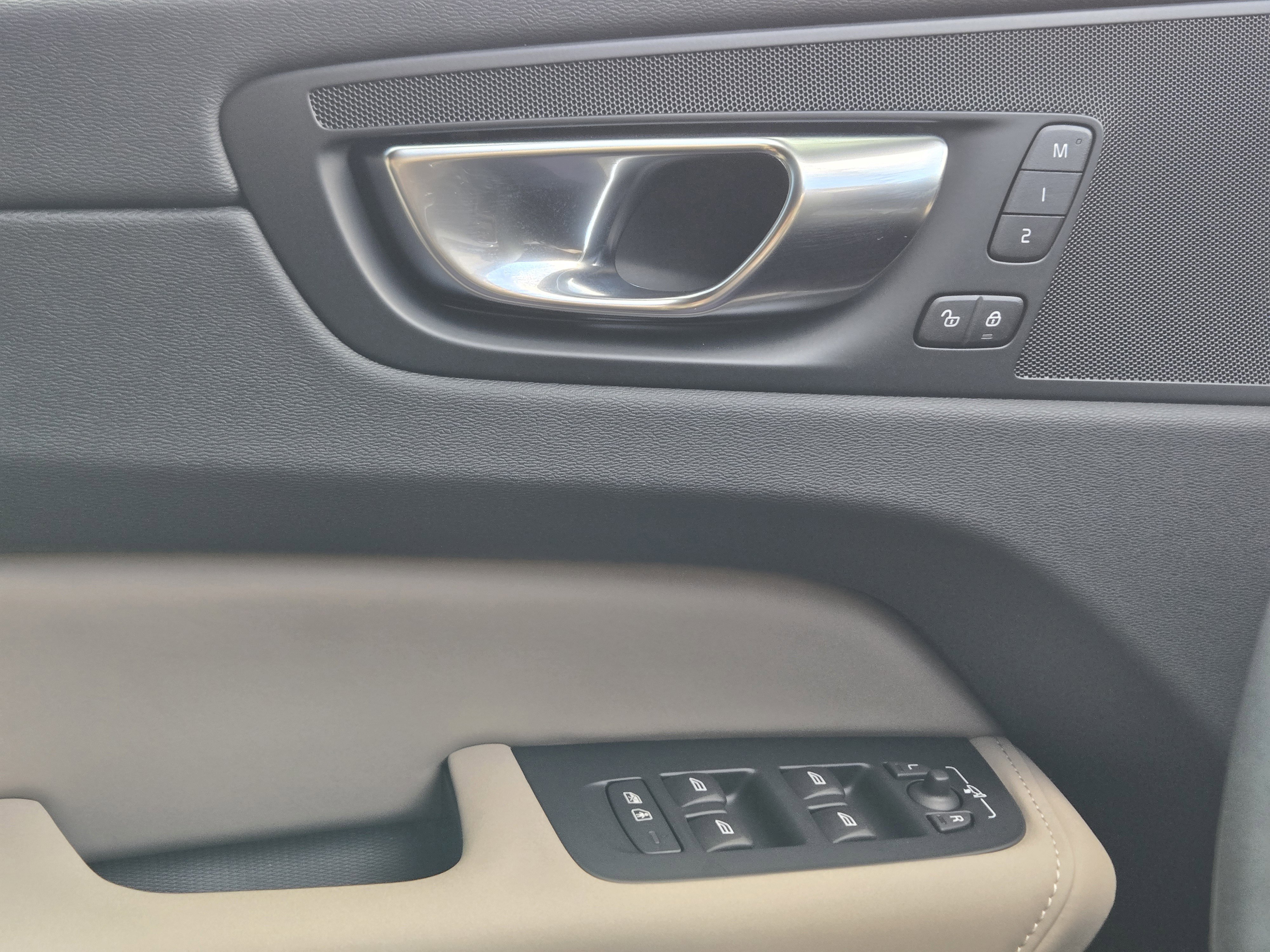 New 2026 Volvo XC60 T8 Plus w/ Protection Package Premier image 25