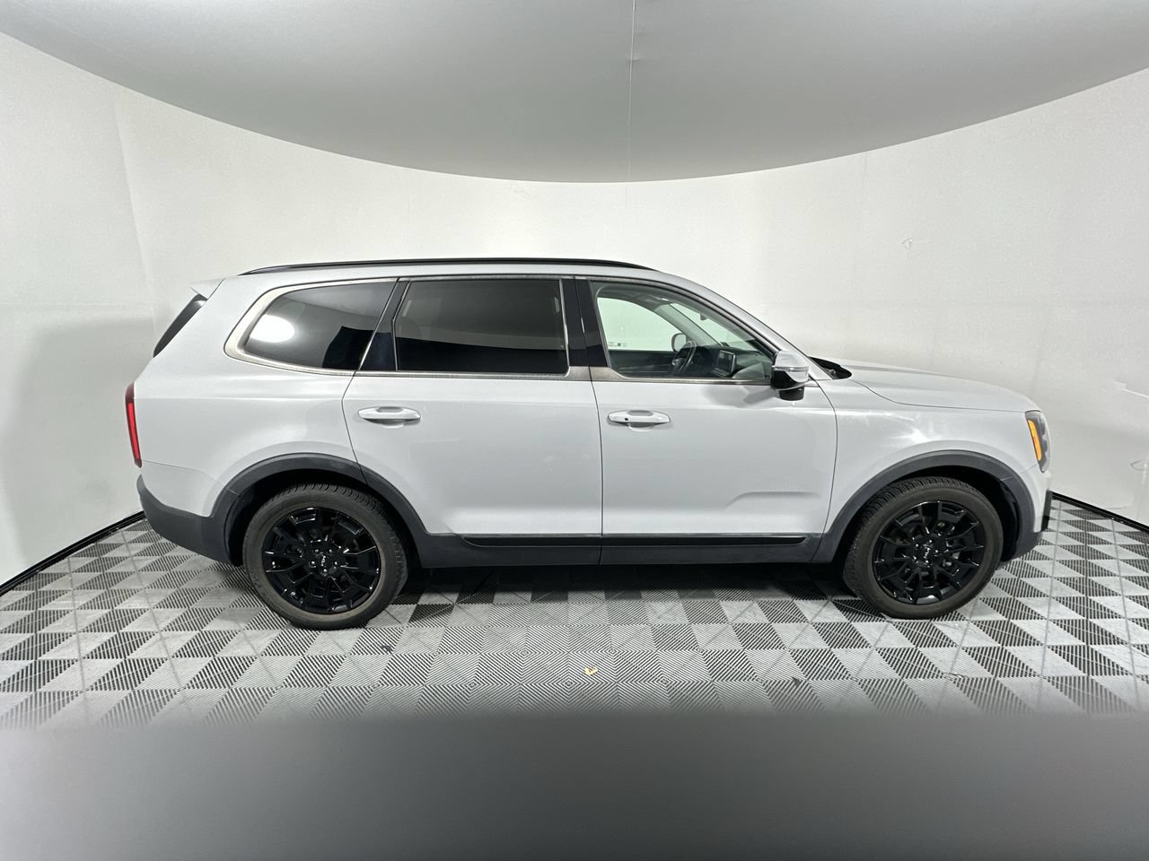 Certified 2022 Kia Telluride SX w/ SX Prestige Package AWD/4WD image 18