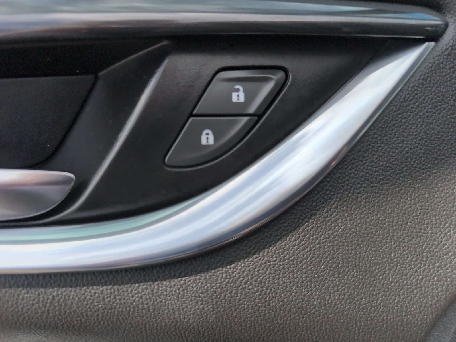 Used 2023 Buick Enclave Essence w/ Experience Buick Package FWD image 21