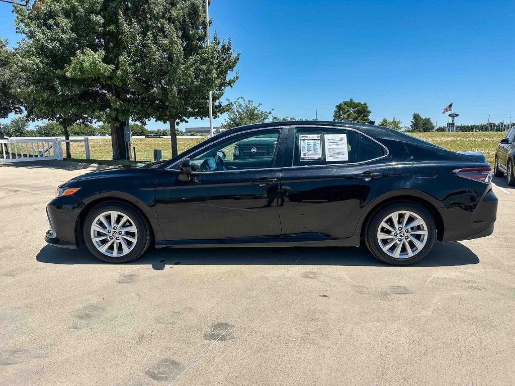 Used 2021 Toyota Camry LE FWD image 6
