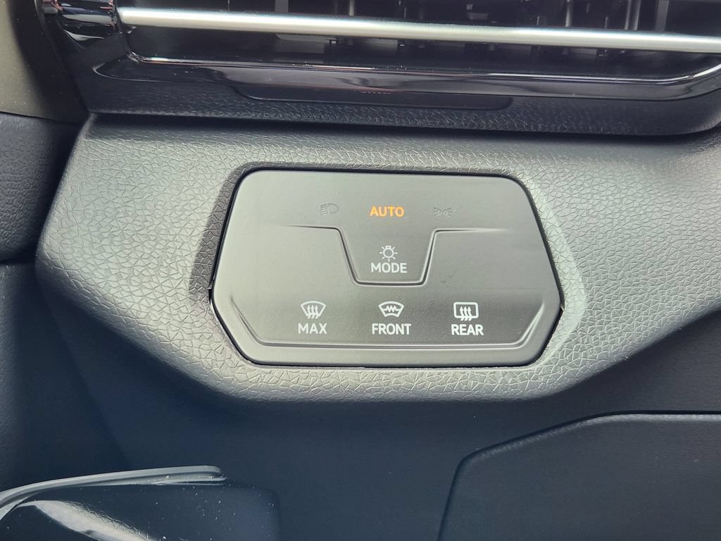 Certified 2024 Volkswagen ID.4 Pro AWD/4WD image 19