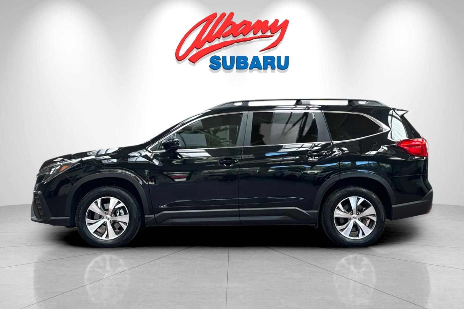 Used 2025 Subaru Ascent Premium image 8