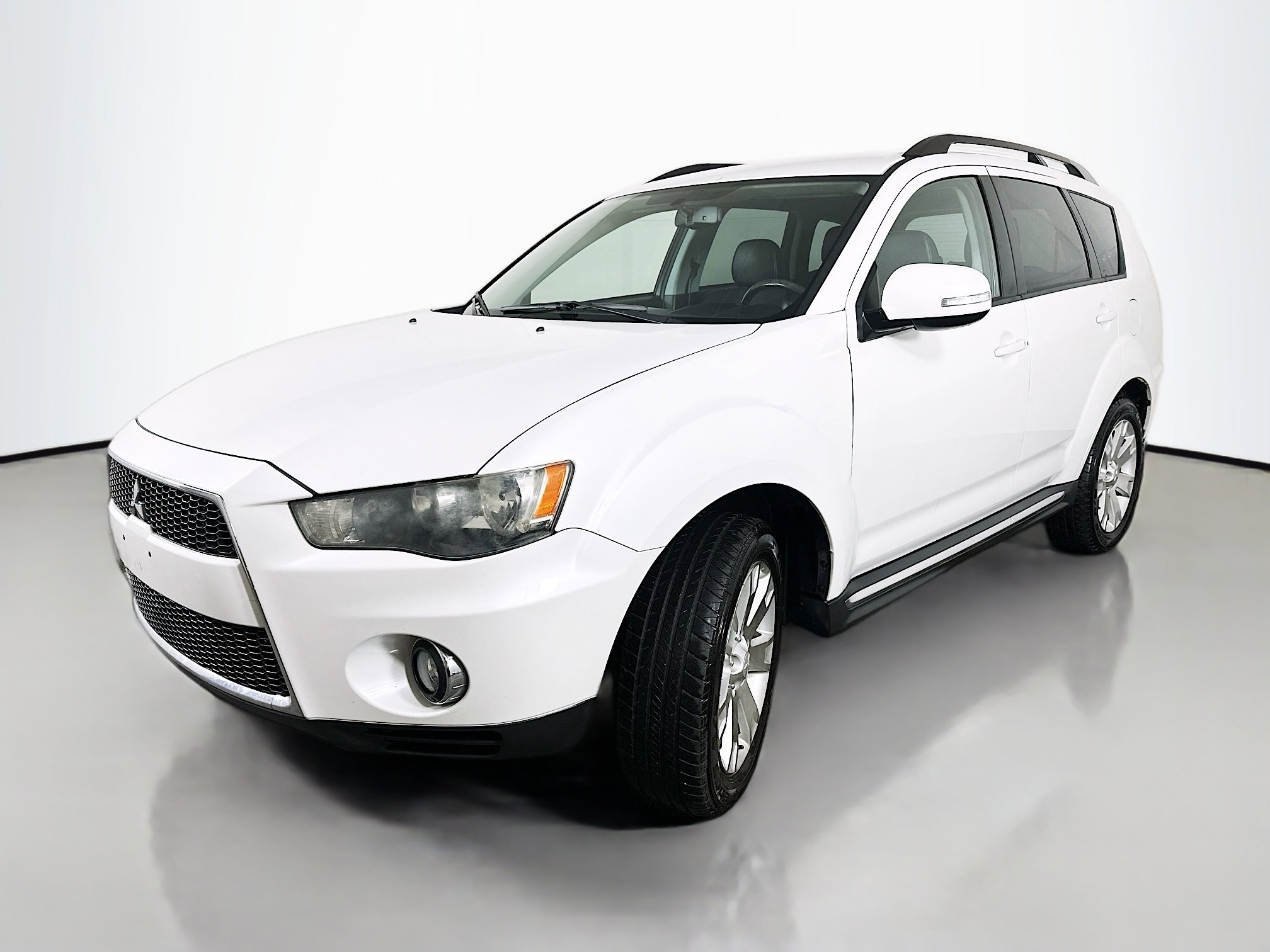 Used 2011 Mitsubishi Outlander SE image 3