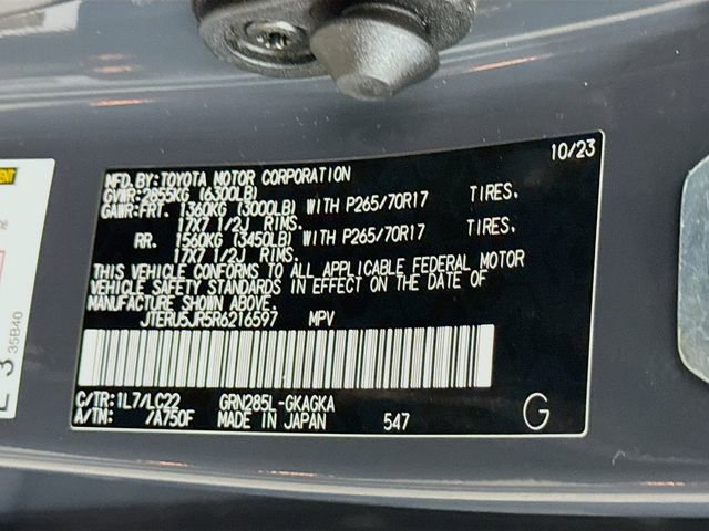 Used 2024 Toyota 4Runner TRD Off-Road Premium image 32