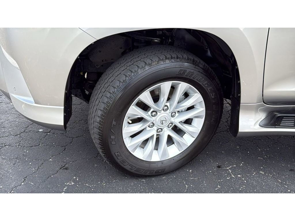 Used 2023 Lexus GX 460 Premium w/ Premium Package AWD/4WD image 11