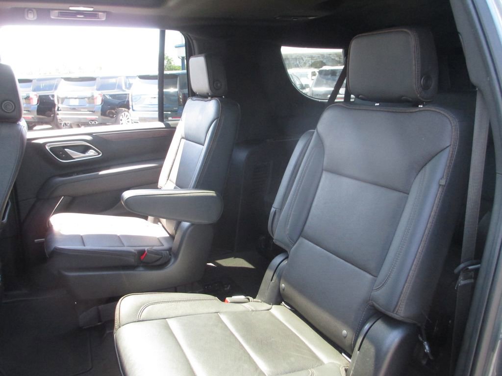 Used 2022 Chevrolet Suburban High Country AWD/4WD image 23