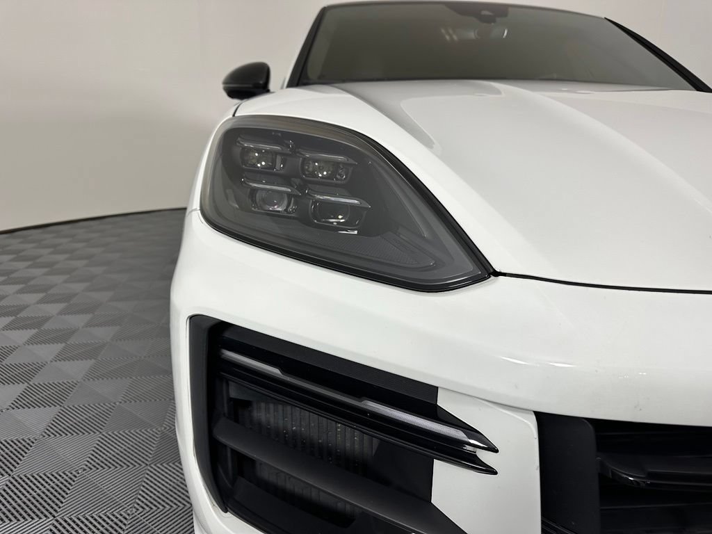 Certified 2024 Porsche Cayenne Turbo GT AWD/4WD image 9