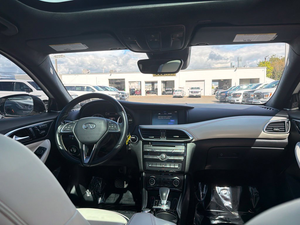 Used 2017 INFINITI QX30 Premium w/ Technology Package FWD image 19